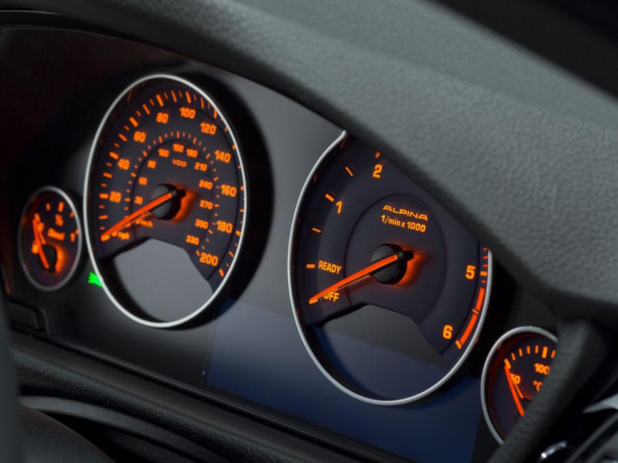 Панель приборов Alpina D4 Bi-Turbo Coupe (F32) 2014 года  (UK) (фото 14 из 14)